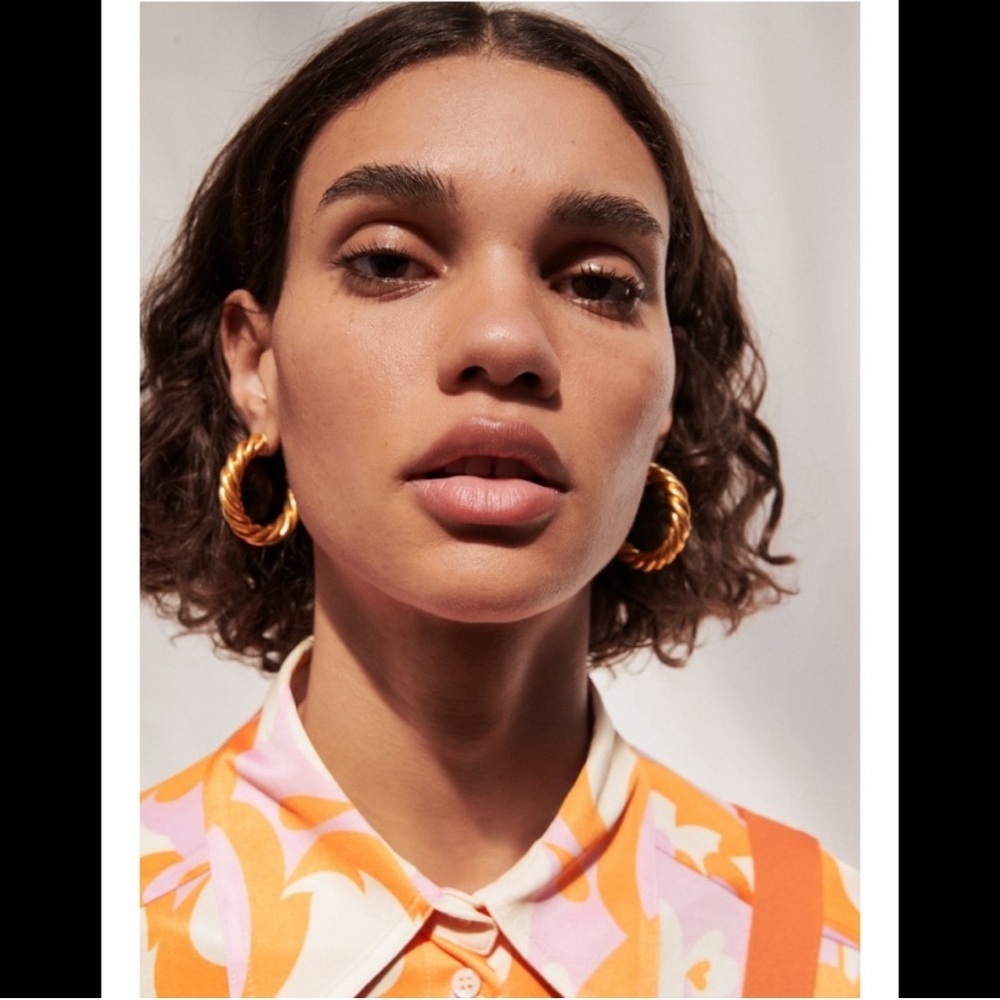 Gold Hoop Twist Earrings